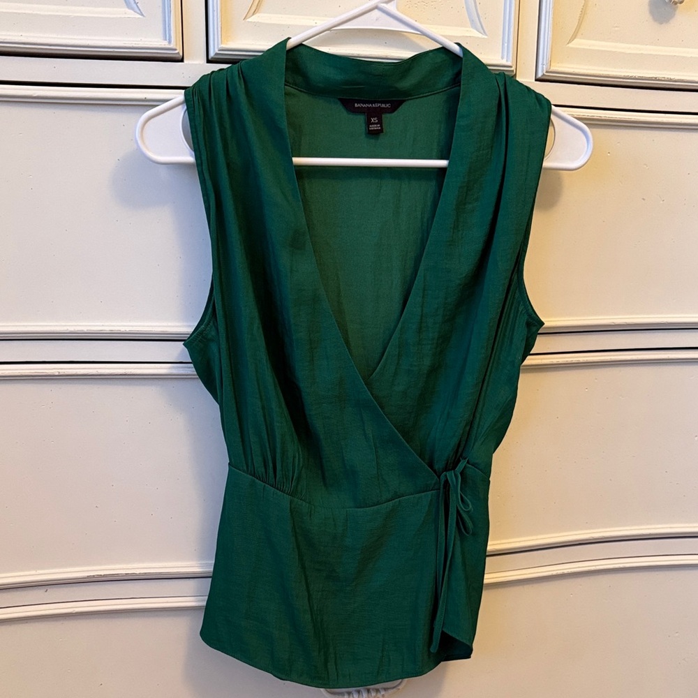 Banana Republic Emerald Sleeveless Blouse